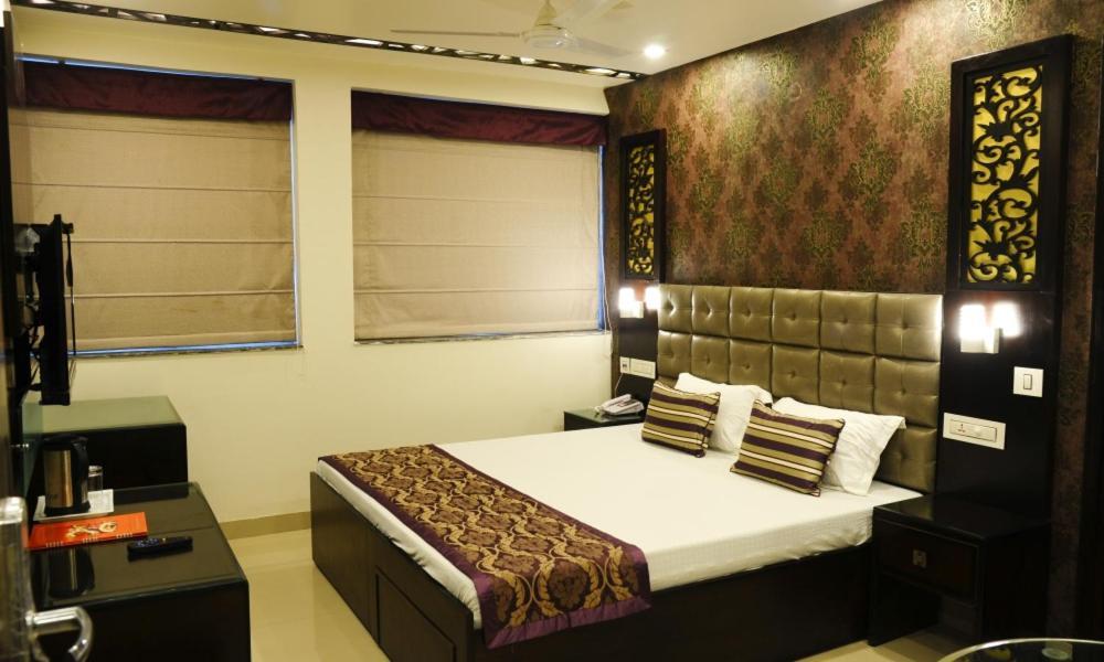 Hotel Jullundur 18 Chandigarh Exterior photo
